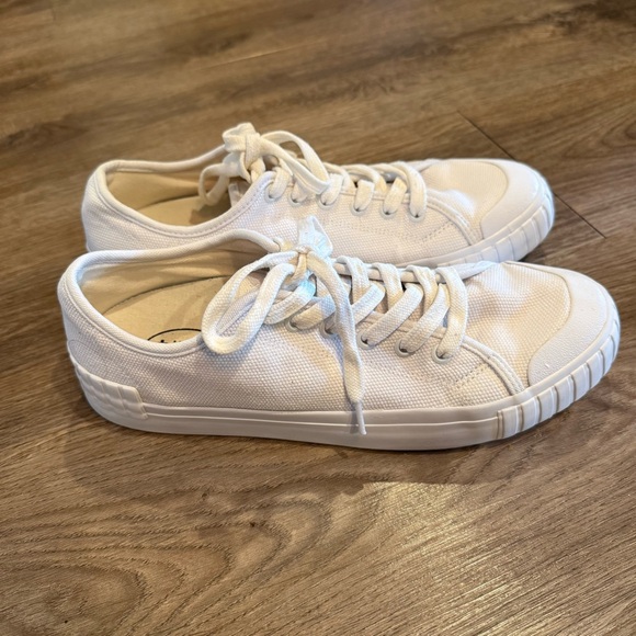 Taos Footwear Shoes - Taos Footwear One Vision White Canvas Sneakers Size 9